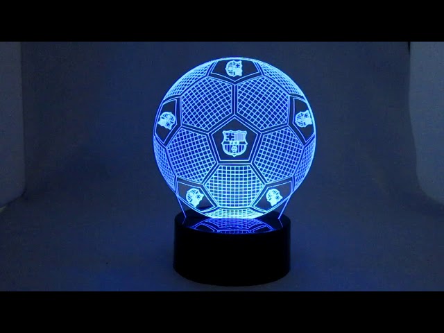Vídeo relacionado con Riscko Lámpara Barcelona LED Fútbol 3D con Ilusión Óptica – Luz Nocturna Infantil y Decoración Habitación – Regalo para Niños y Aficionados al Fútbol