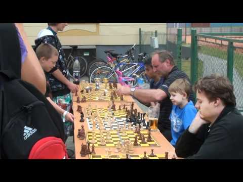 Simultánka Ondřeje Švandy při 100 letém výročí poličské sokolovny