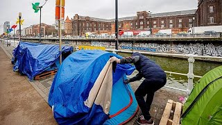La UE se reúne en secreto con los talibanes en Bruselas para agilizar deportaciones de afganos