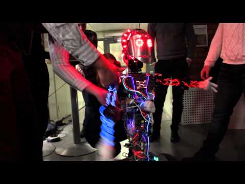 Танцуващият робот Робин