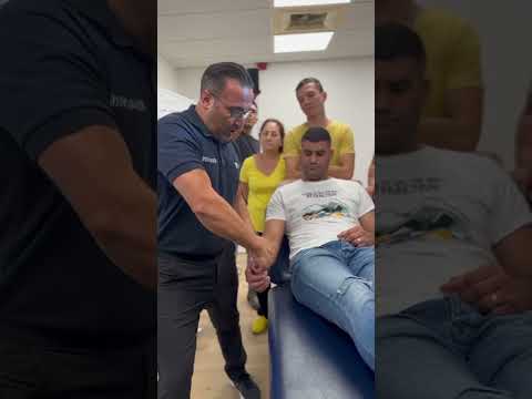 How to do a Chiropractic Thumb Adjustment #osteopathy #chiropractic #thumb