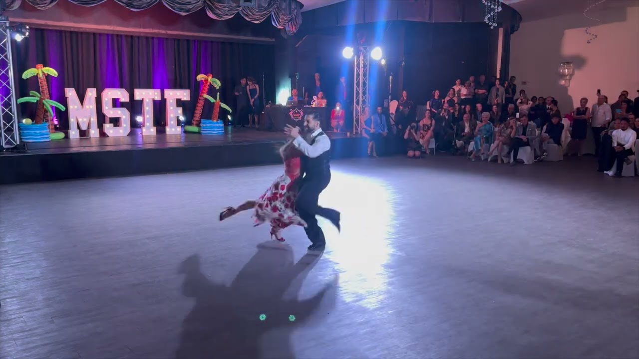 Video thumbnail for Hugo Patyn & Celina Rotundo improvisando Milonga Querida