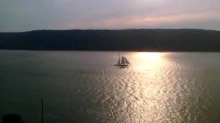 preview picture of video 'Sunset sail along the Hudson, July 18, 2010'