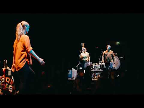 Celeste Oram & Ensemble Adapter: Yunge Eylands Varpcast Netwerkið (2021/22)