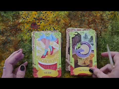 Deck Review and Flip Through: The Wizard of Oz Tarot