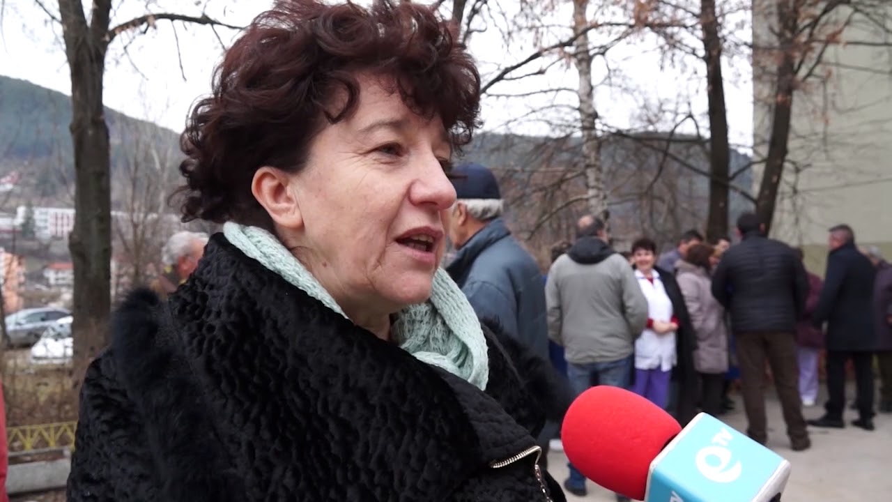 Болницата в Девин оцелява, макар и трудно