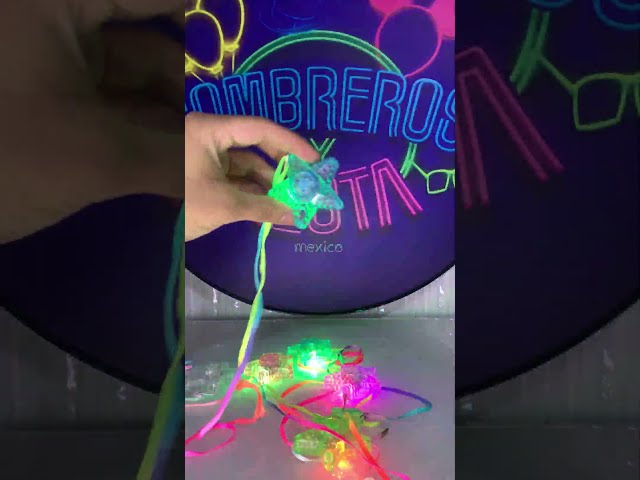 Vídeo relacionado con DIELIANHUA Collar LED Fiesta, 10 Piezas Collares LED Fiesta, Collar Luminoso Fiestas, Collars Luminoso para Niños, Perfecto para Fiestas de Cumpleaños Infantiles, Carnavales Y Halloween