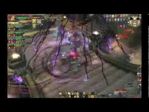 Naked Heroic Prot Paladin Tanking