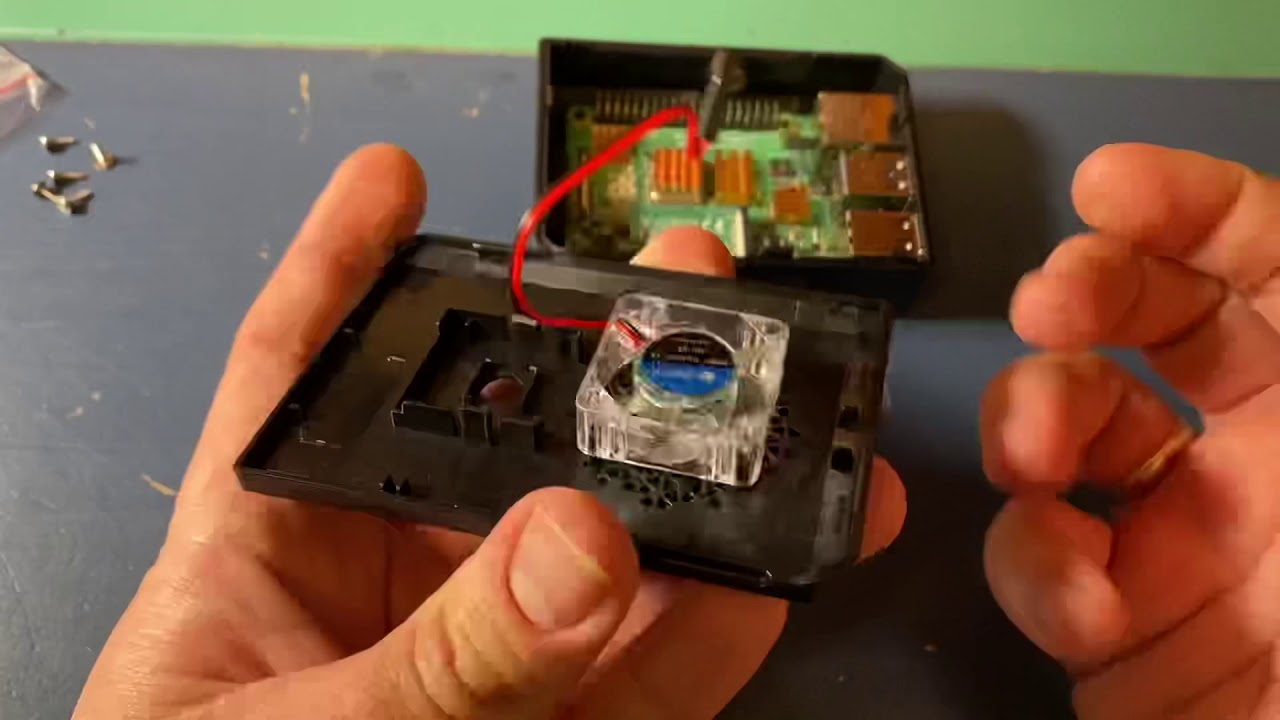Raspberry Pi 4 Model B Gaming Kit Montage (Kühlkörper, Case und Lüfter anschließen) Anleitung