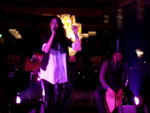 Jennifer Kae Live bei Radio Basel1 "unplugged"  Trouble