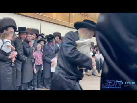 Satmar Rebbe Dances At Hachnosas Sefer Torah - Sivan 5781