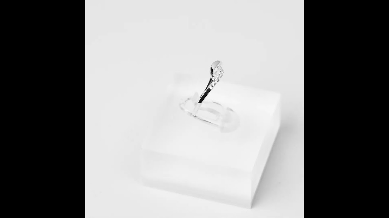 Nhẫn Bạc S925 NCJ15 Xoắn Nhẹ Đính Đá Chariot Jewelry