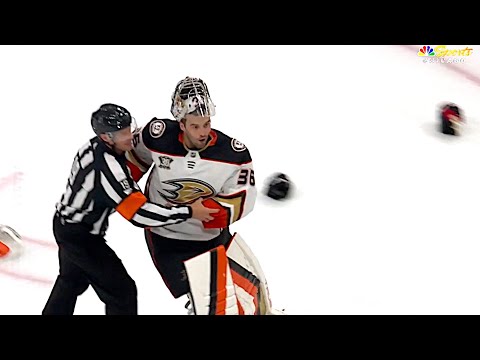 Dear NHL can you PLEASE allow a goalie scrap?