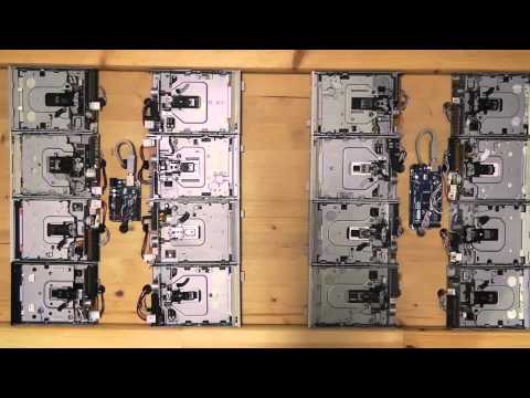 Dolls United - Eine Insel mit 2 Bergen - on 16 floppy drives