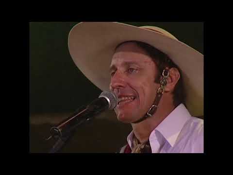 Eu sou do Sul/Um Bagual Corcoveador - João Luiz Corrêa & Grupo Campeirismo (DVD 10 Anos de Sucesso)