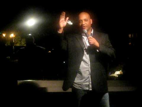 contestant Mike Sinclair   for B T Kingsley comedy competition,   ( Jamie Foxx, Eddie Murphy,)