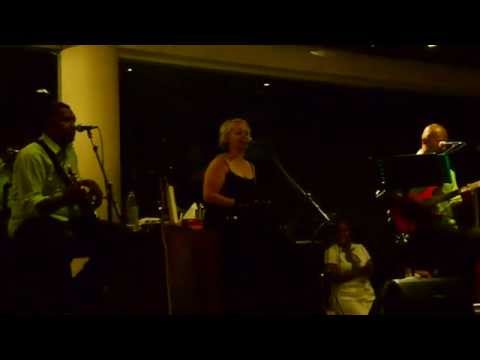 Mad Musical Monday S01E11: At Last - Caroline Taylor & Divine Band @ Chime Bar Fiji