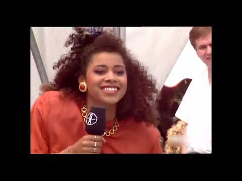 MC Sar & The Real McCoy - It's On You (live)