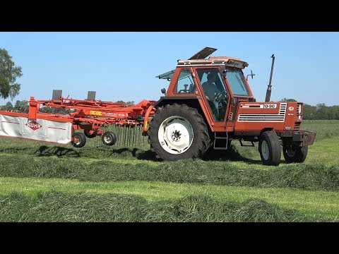 Gras harken met Fiat 70-90 en Kuhn GA 4521 GM Masterdrive enkele hark (2020)