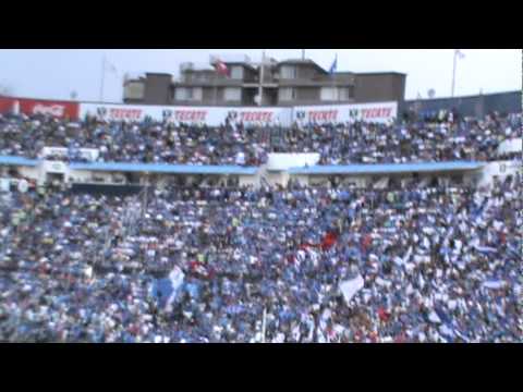 "La Sangre Azul ooh no se escucha nada y dale dale ooh vs wilas" Barra: La Sangre Azul &bull; Club: Cruz Azul