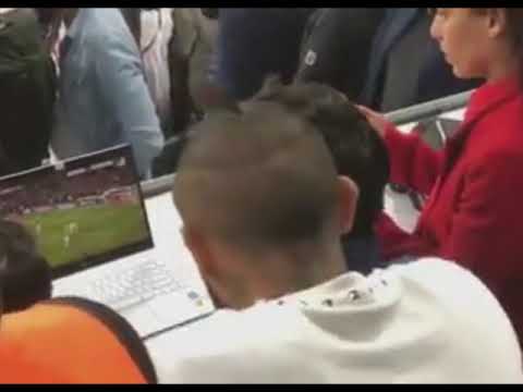 La reazione di Arturo Vidal al rigore all'ultimo secondo in Real Madrid - Juventus