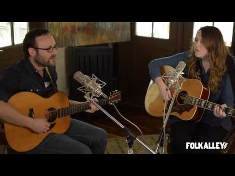Folk Alley Sessions at 30A: Robby Hecht & Caroline Spence - "Parallel Lines"