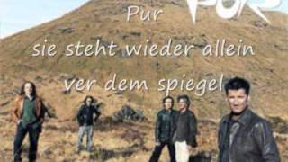 pur sie steht wieder allein vor dem spiegel