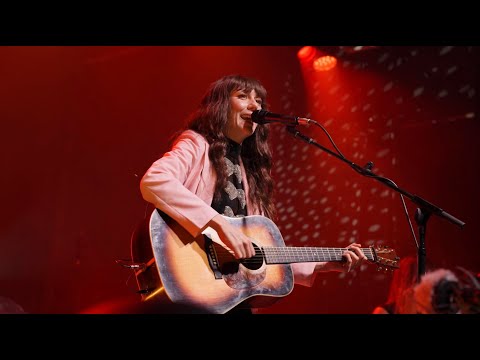 Molly Tuttle - Everything Burns (Live)