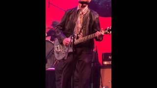 Johnny Depp, Alice Cooper, and Robby Krieger perform "5 to 1" and "Break On Through" by The Doors