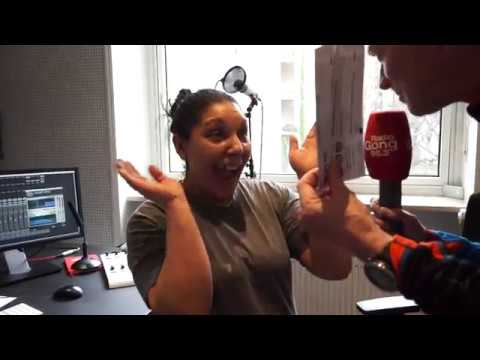 Morningman Mike Thiel von Gong 96.3 überrascht größten Enrique Iglesias Fan