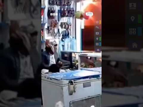 فيديو | يمني لم يهتز لـ5 ضربات أمريكية