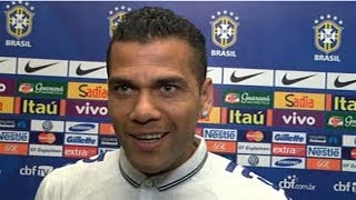 Daniel Alves: 'Se há uma seleção que represente o povo, é a nossa'
