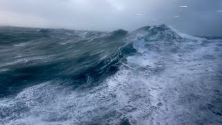 Download lagu Sehari Dalam Kehidupan Pelaut di Laut Terganas di Dunia mp3