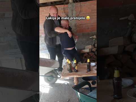 Izgleda da ga je promaja ubila 😂 #shorts #balkan #comedy