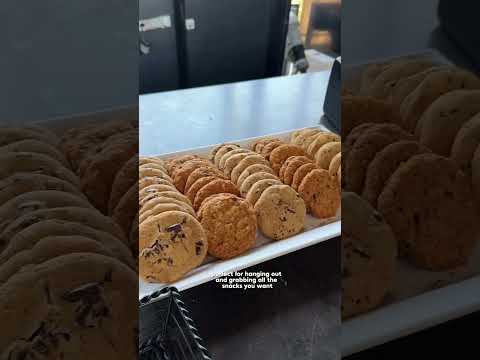 Grab your crew for the ultimate @cubs game! ⚾🍻 Enjoy unlimited food and drinks in right field!