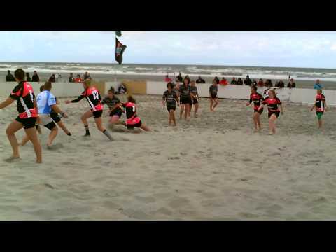 Beachrugby 2014 Plate finale: Fryske Rugby Famkes - RRC/RSRC/WRCH/Sparta