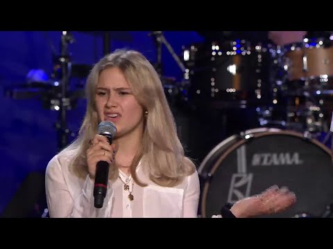 Gruppmoment: Isabel Holmgren, Viktor Ahinko, Elvira Olea Aspenroth, Moa Gitliz… - Idol Sverige (TV4)