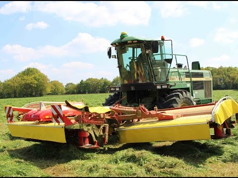Combinés de fauche 8-9 mètres en cuma avec une ensileuse John Deere