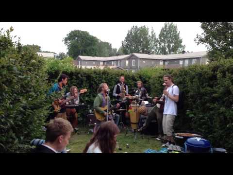 Lide Najs worship the sun