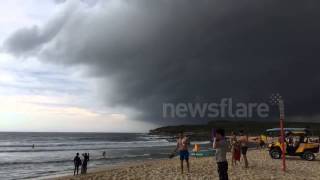 preview picture of video 'Storm approaching Maroubra Beach, Sydney'