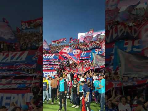"ME DICEN EL MATADOR SOY DEL MEDALLO! #futbol #rexixtenxianorte #dim #hinchada #ligabetplay" Barra: Rexixtenxia Norte &bull; Club: Independiente Medellín