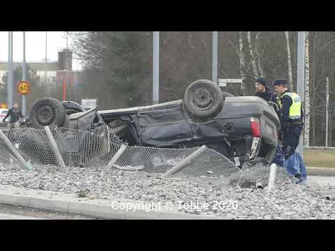 Bil voltade efter biljakt