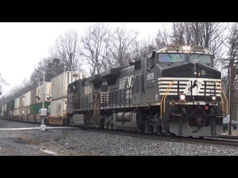 NS Intermodal - Lead NS 8909 & NS 9219 (Both C40-9W's)