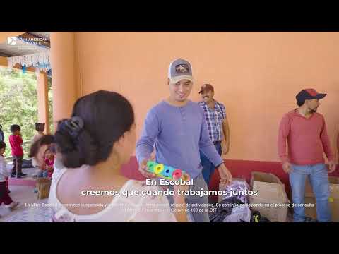 Entrega de regalos con apoyo de colaboradores y proveedores de Escobal