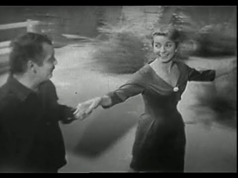 Danielle Darrieux chante et invite Brassens à la faire valser