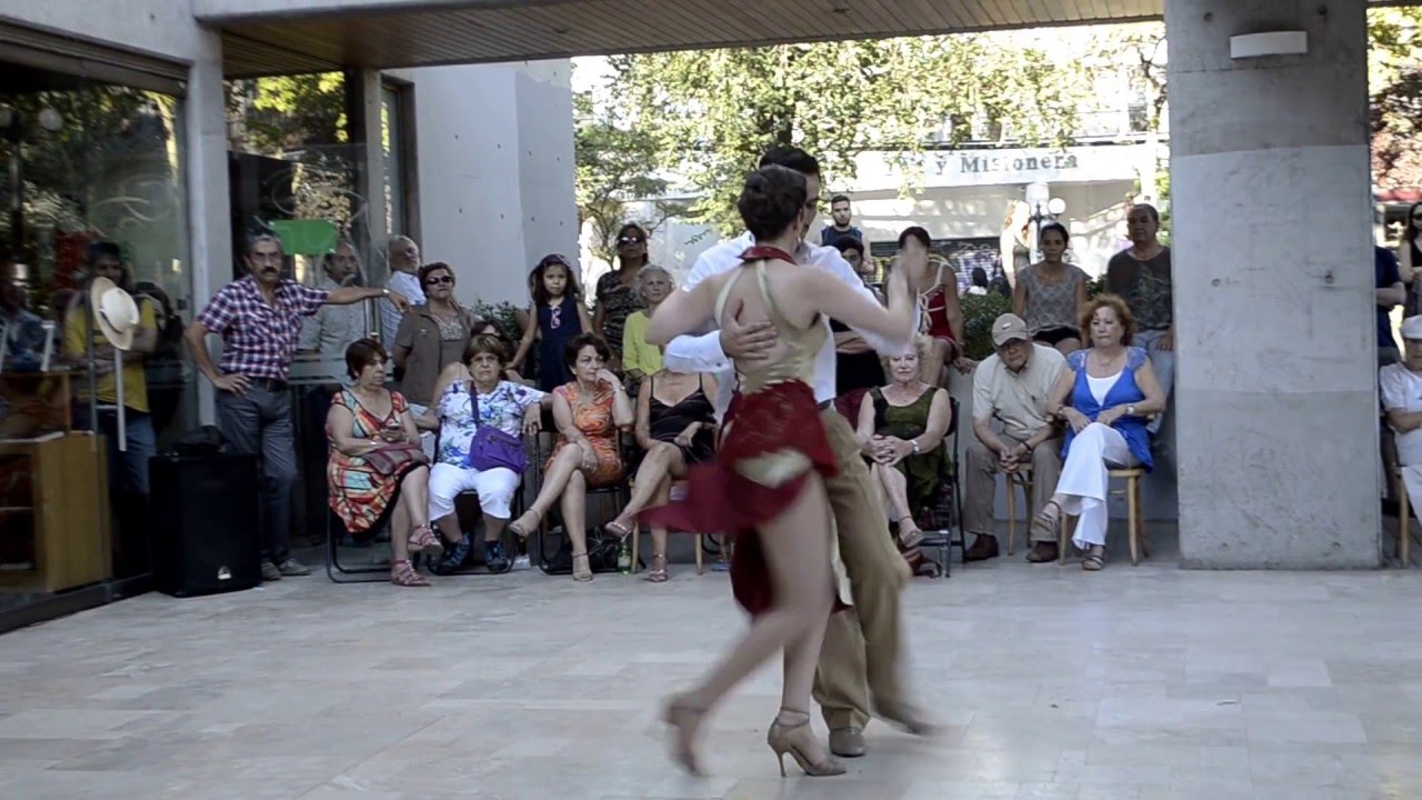 Niko Carambas y Belén Martínez enMilonga Callejera 30 enero 2016
