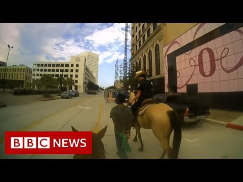 ボディカムが馬乗りロープの逮捕に新たな光を当てる - BBC ニュース (Bodycam sheds new light on horseback rope arrest - BBC News)