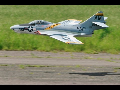 LARGE SCALE RC De HAVILAND VAMPIRE & GRUMMAN COUGAR - LONG MARSTON MODEL AIRCRAFT SHOW - 2014