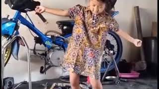 Download lagu Stori wa keren anak kecil joget tik tok dijamin keren 👍 mp3