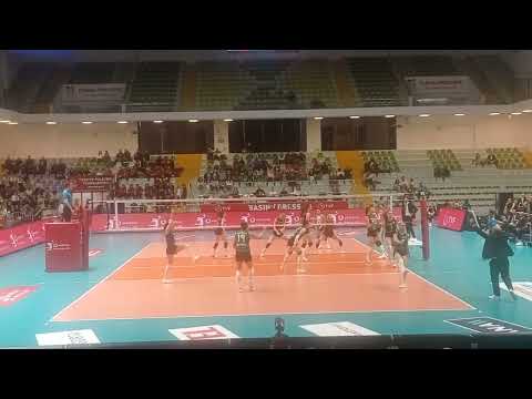 Julia Szczurowska Anna Nicolettiyi Blokladı